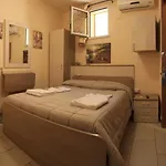 Golden Dreams Bed & Breakfast 3*