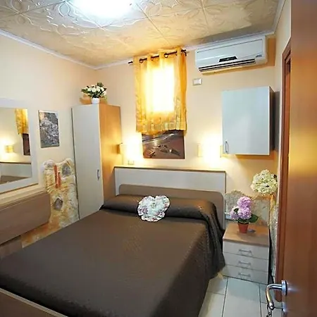 Golden Dreams Bed and Breakfast 3*