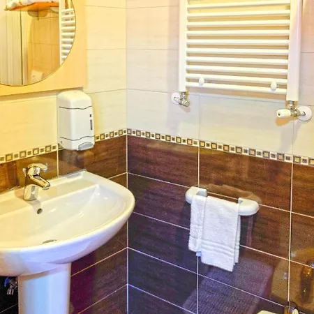 Golden Dreams Bed & Breakfast 4*