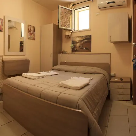 Golden Dreams Bed & Breakfast *